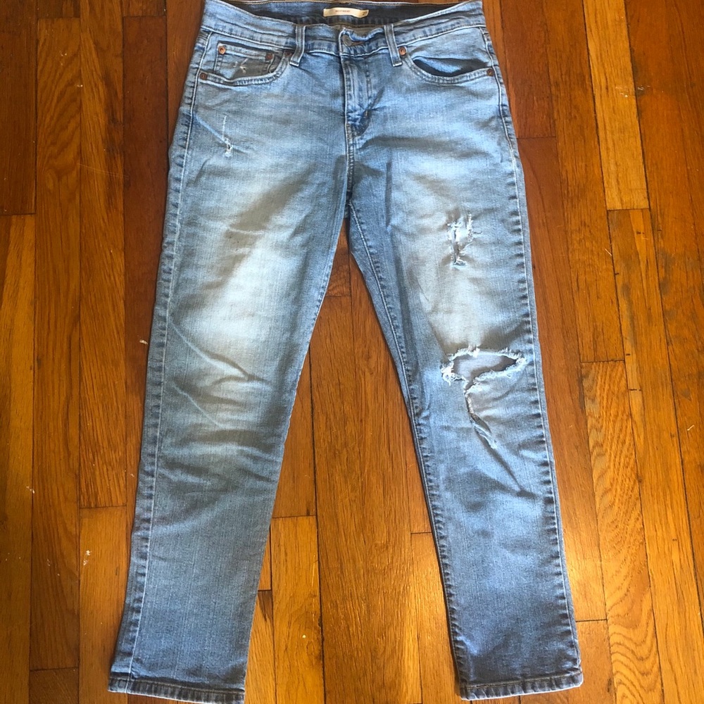 Levi’s distressed Boyfriend Jeans size 27